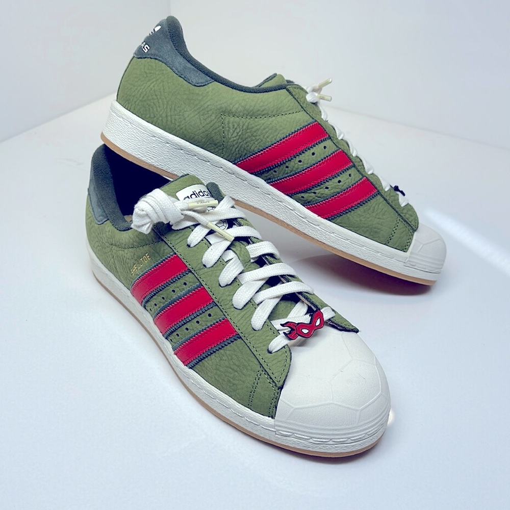 ADIDAS SUPERSTAR teenage mutant ninja turtles / size 10.5